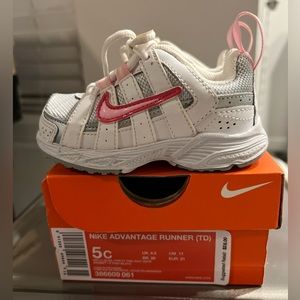 Nike Advantage Runner Shoe